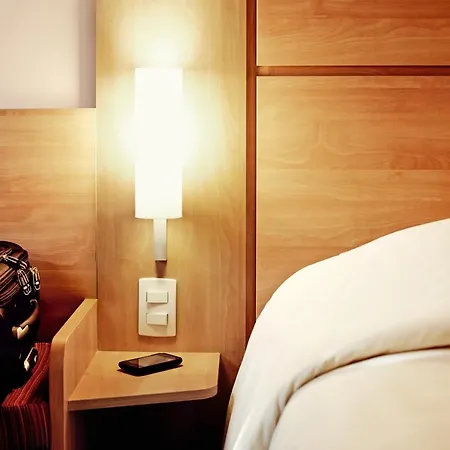 Ibis Marseille Provence Aeroport 3*
