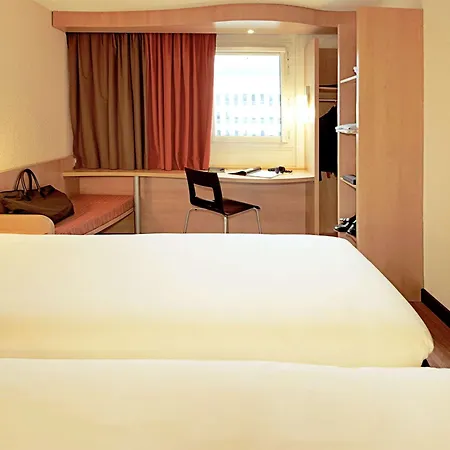 Ibis Marseille Provence Aeroport Hotel 3*